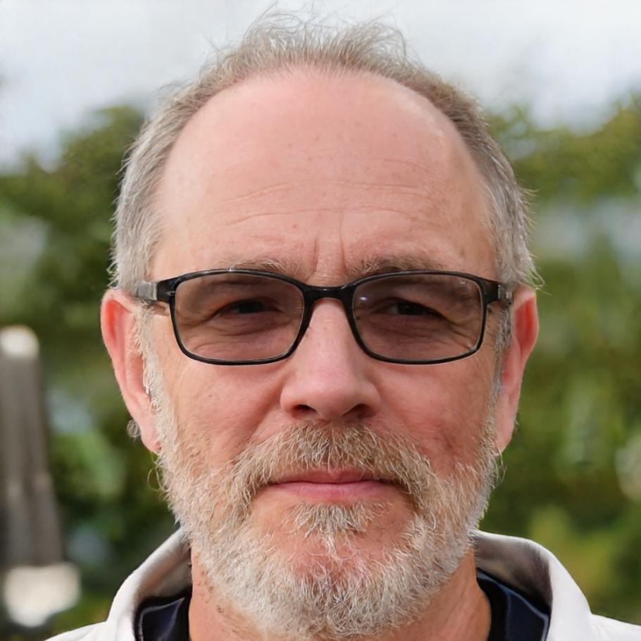 Portrait de Ludovic Deshayes, analyste financier senior
